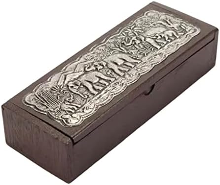 menteşeli kapaklı eski ahşap kutu, kapaklı tik ağacı kutu Kapak, fil desenli gümüş bir nikel plakaya tutturulmuştur.